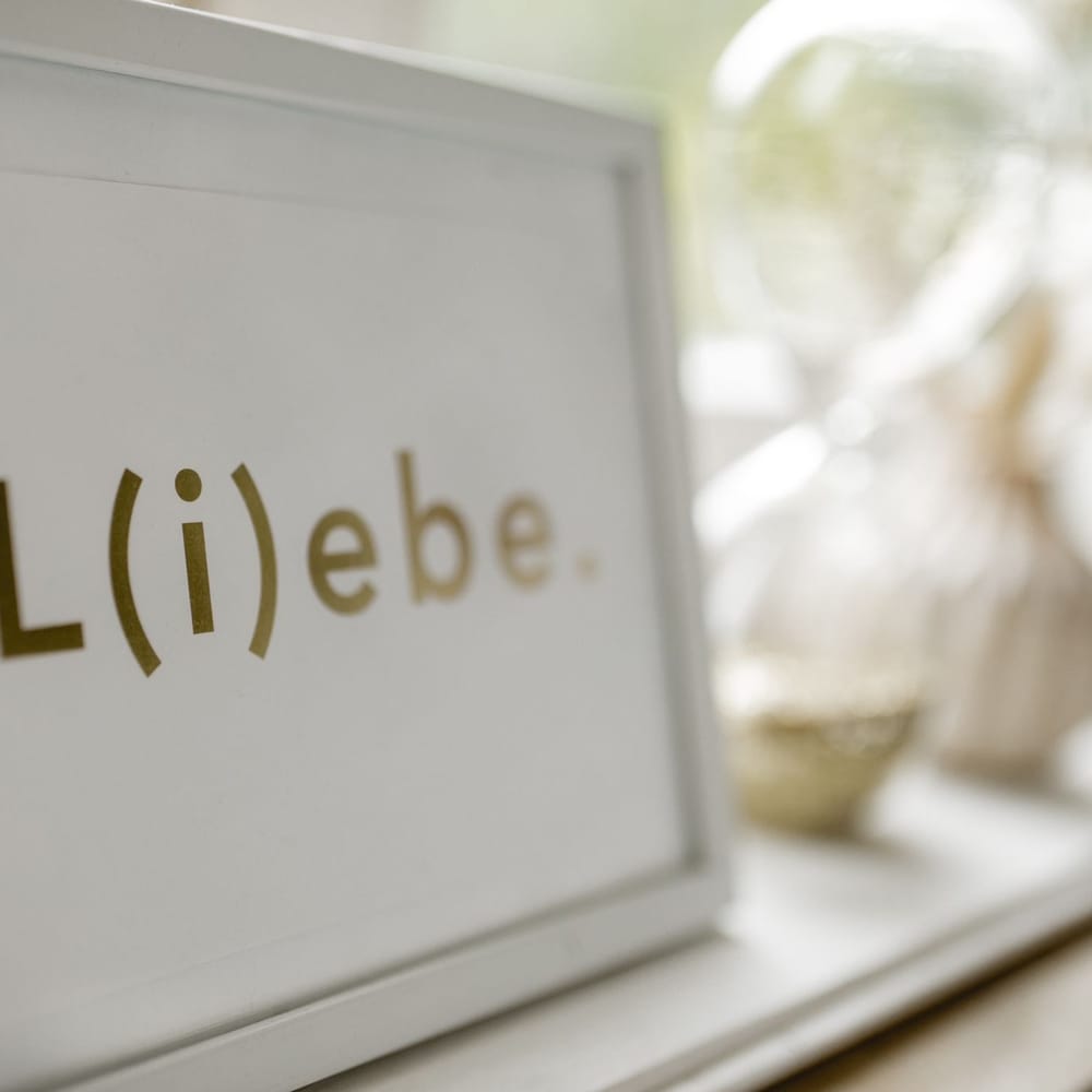 «L(i)ebe.»-Schild